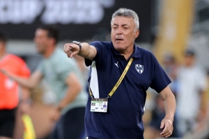 蒙特雷主帅:多特不是欧洲剩余最弱队,这场也不是我们最重要比赛