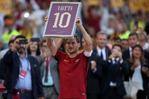 一人一城!32年前的今天托蒂上演罗马一线队首秀