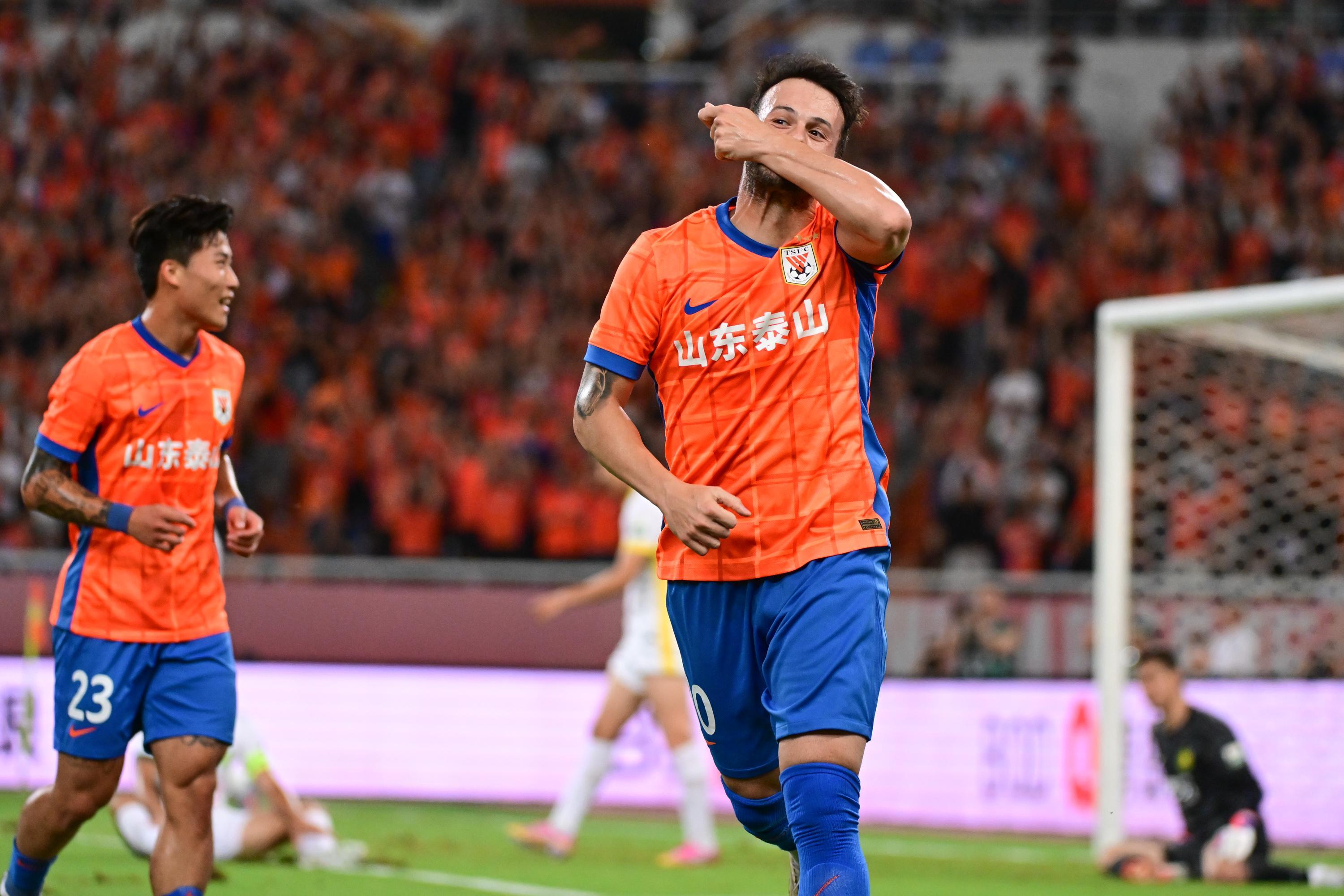 九游官网入口-经十路梅西！卡扎伊什维利半场戴帽，反超法比奥登顶射手榜