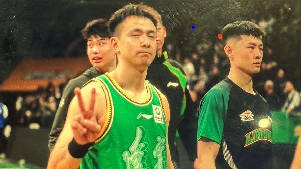 九游app-赵继伟2+4攻功不可没!鄢手骐10+1王者归来,莫兰德7+8,辽篮领先2分